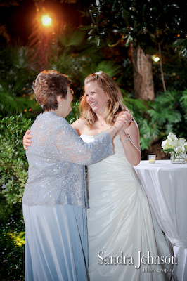 Best Courtyard Lake Lucerne - IW Phillips House Wedding photographer - Sandra Johnson (SJFoto.com)